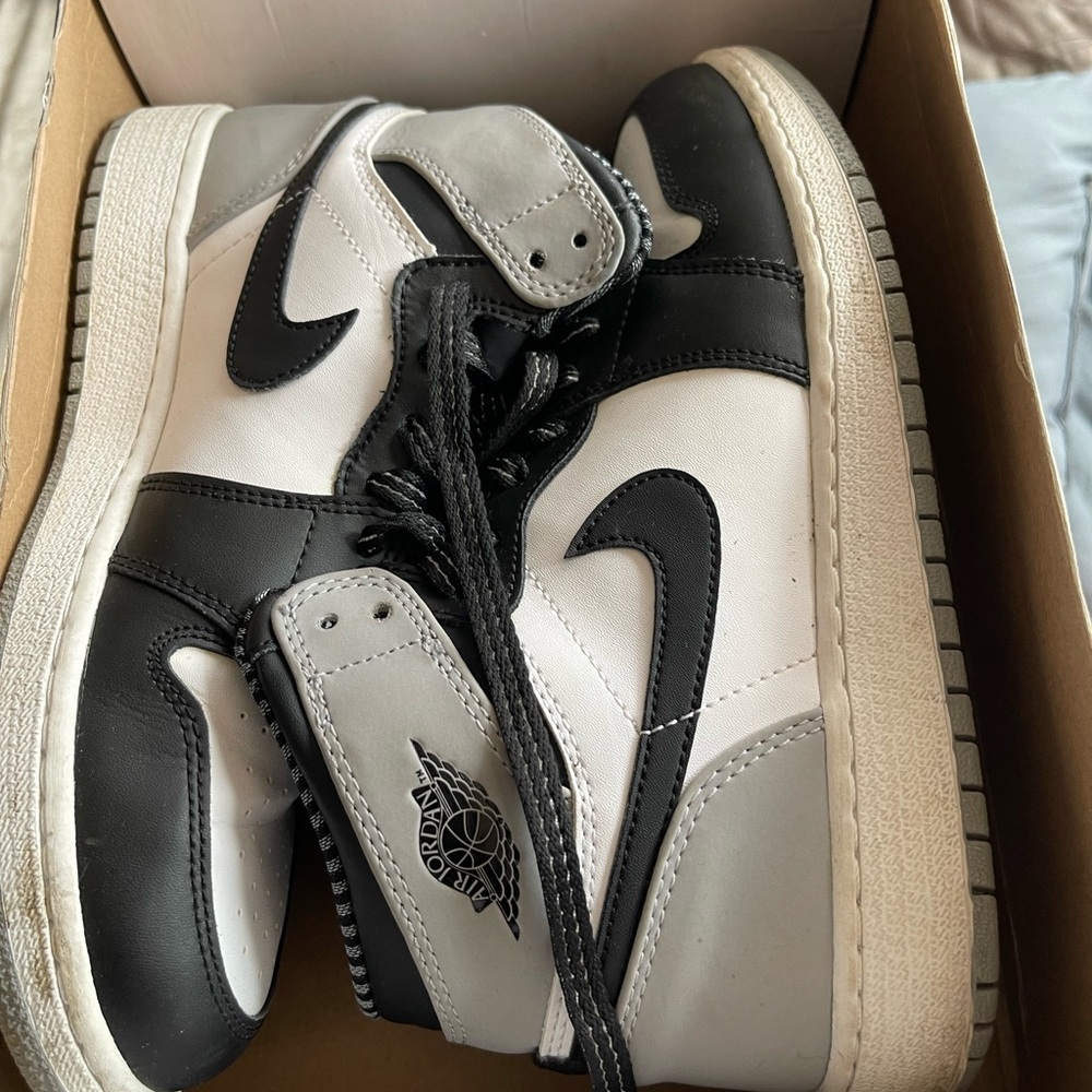 Jordan Men's Black and White Sneakers